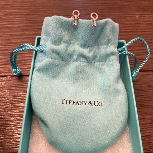 Tiffany &Co - Picture 3 of 8